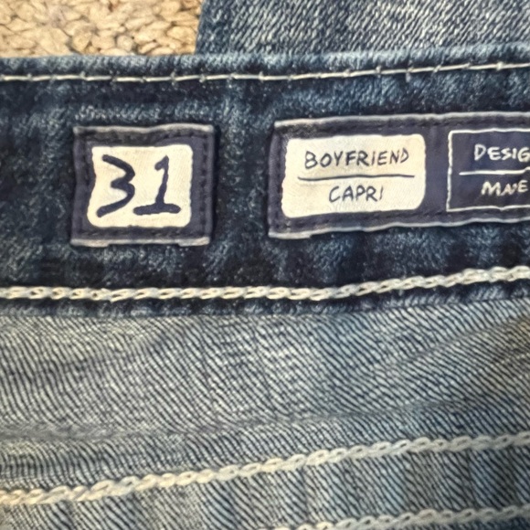 Miss Me Boyfriend Capri Distressed Jeans Size 31 Waist - Picture 2 of 16